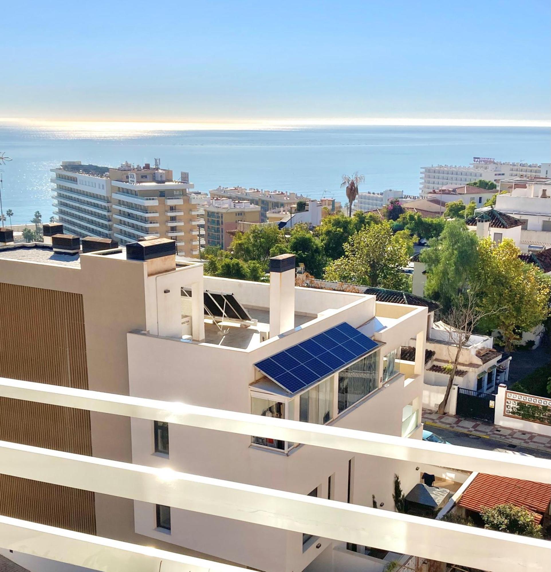 Beautiful Mediterranean Views In Central Торемолинос Екстериор снимка